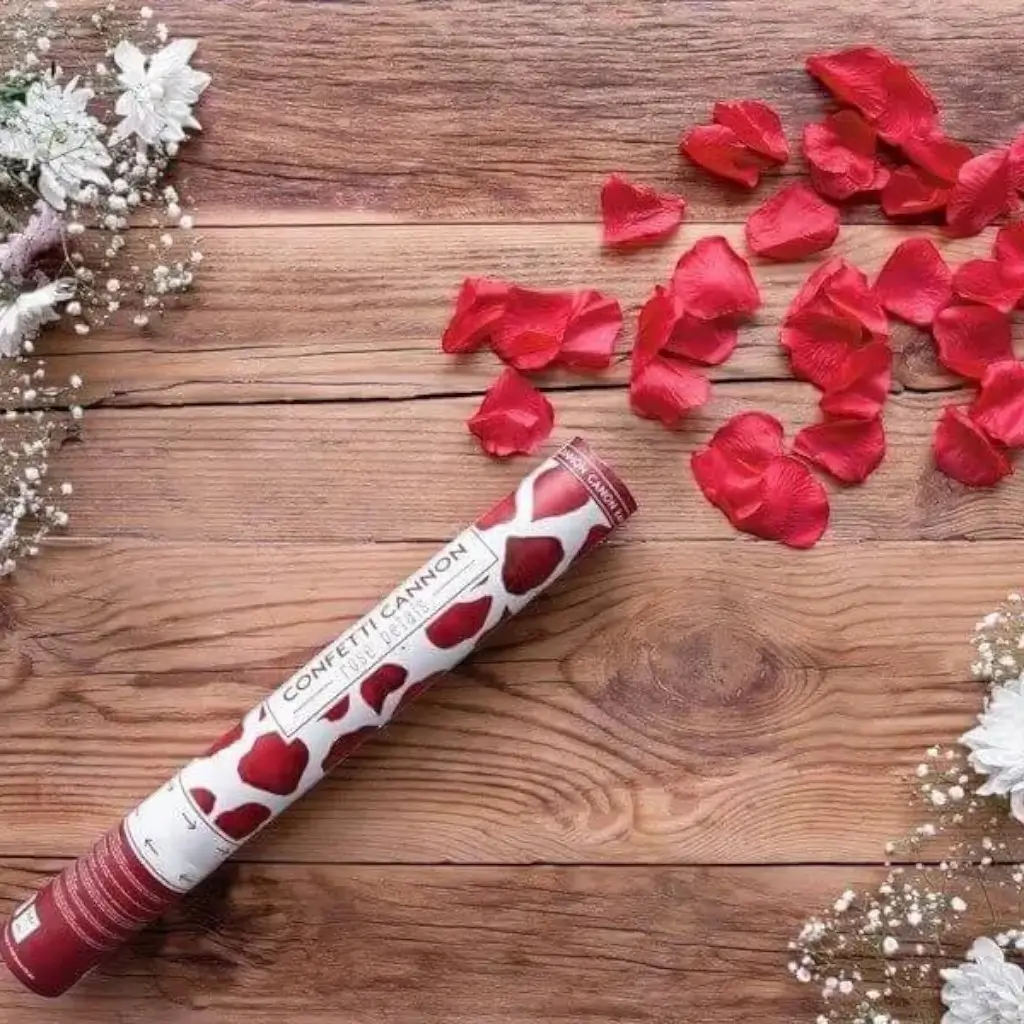 40cm confetti kanon met rode bloemblaadjes