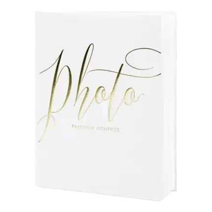 Wit fotoalbum met gouden letters