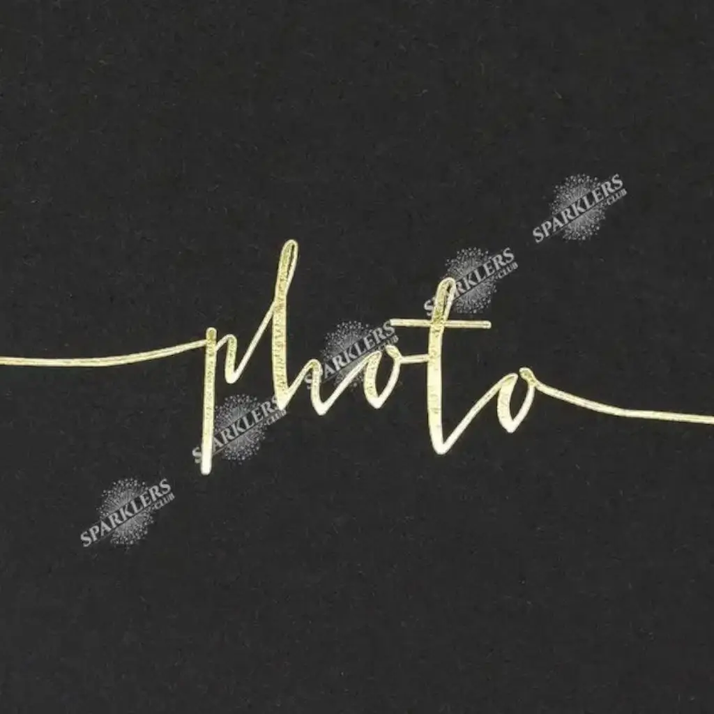 Zwart liggend fotoalbum met gouden letters