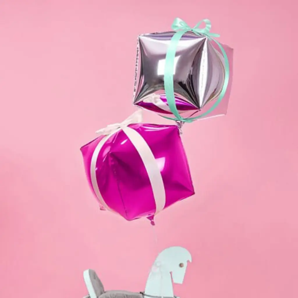 Donkerroze metallic ballon kubus