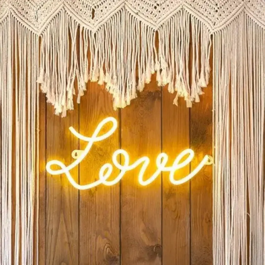 Sierletter "LOVE" Witte LED neon - 61x27.4cm