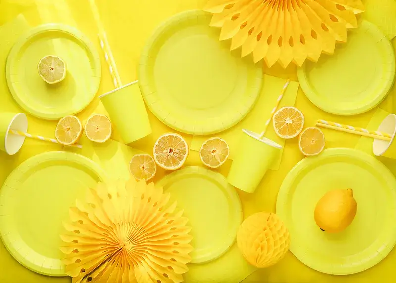 10 gele en witte gestreepte papieren rietjes