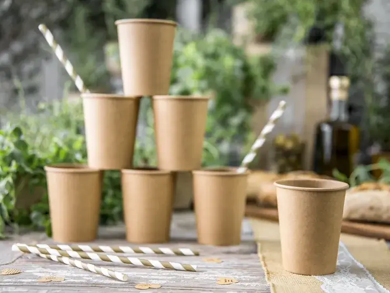10 goudgestreepte papieren rietjes