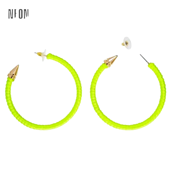 Gele fluorescerende oorbellen