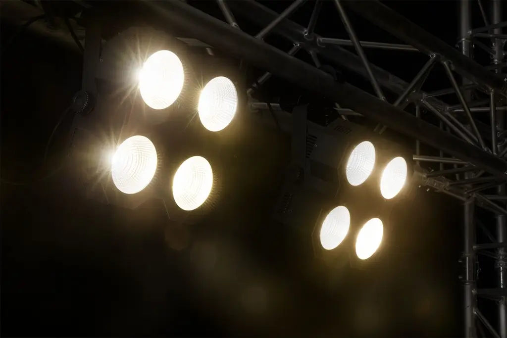 Podiumspot met 4 x 50 W COB-LED, warm wit - SB400 - beamZ