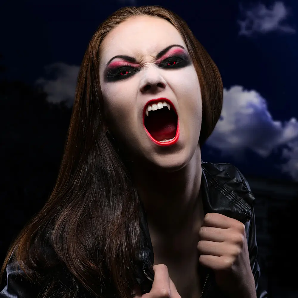 Contactlenzen met rode ogen en zwarte pupil – Duivelse Halloween-contactlenzen